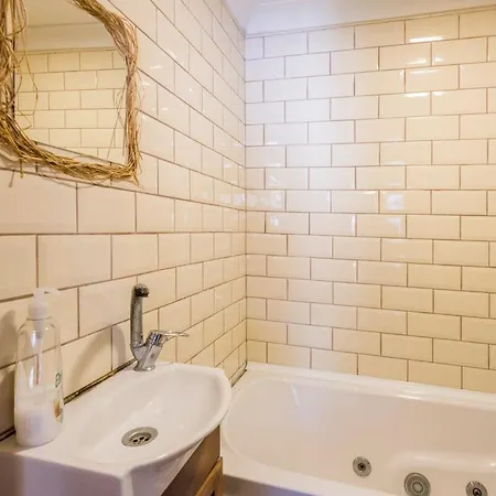 Lovely 1 Wac Close To Tophane Tram Station * Istanbul
