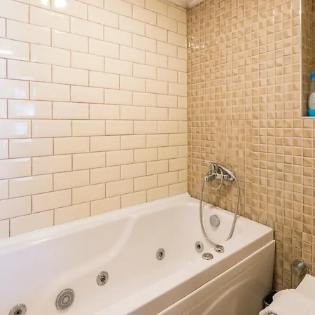 Lovely 1 Wac Close To Tophane Tram Station Istanbul
