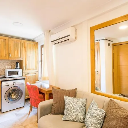 Lovely 1 Wac Close To Tophane Tram Station Apartment *
